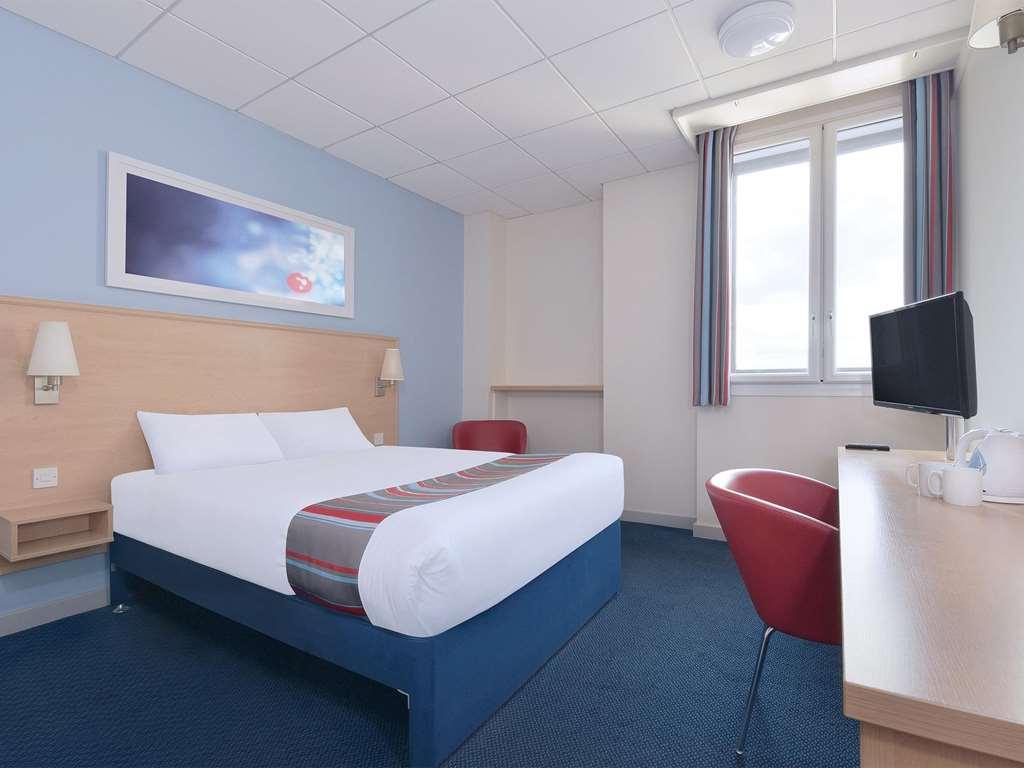 Travelodge Edinburgh Dreghorn Номер фото